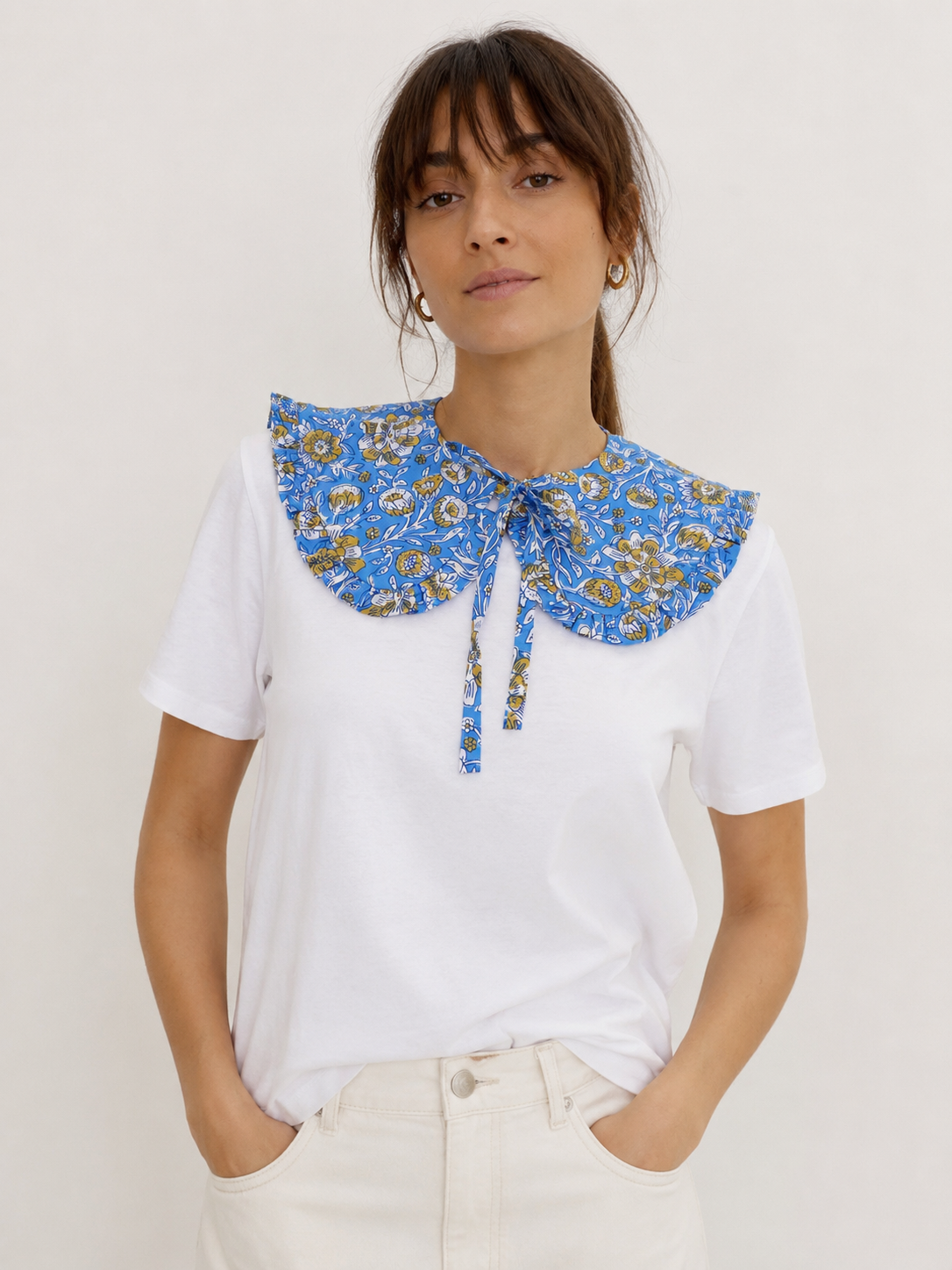 Col amovible fleurs bleues